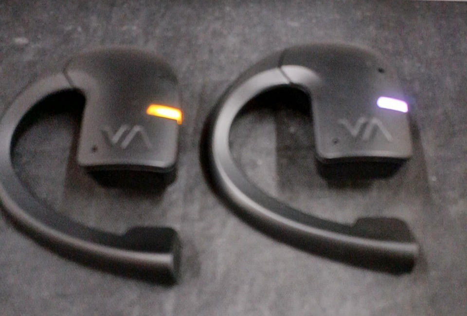 Used Vasco E1 earbuds Translator 50 languages with two earphones right side