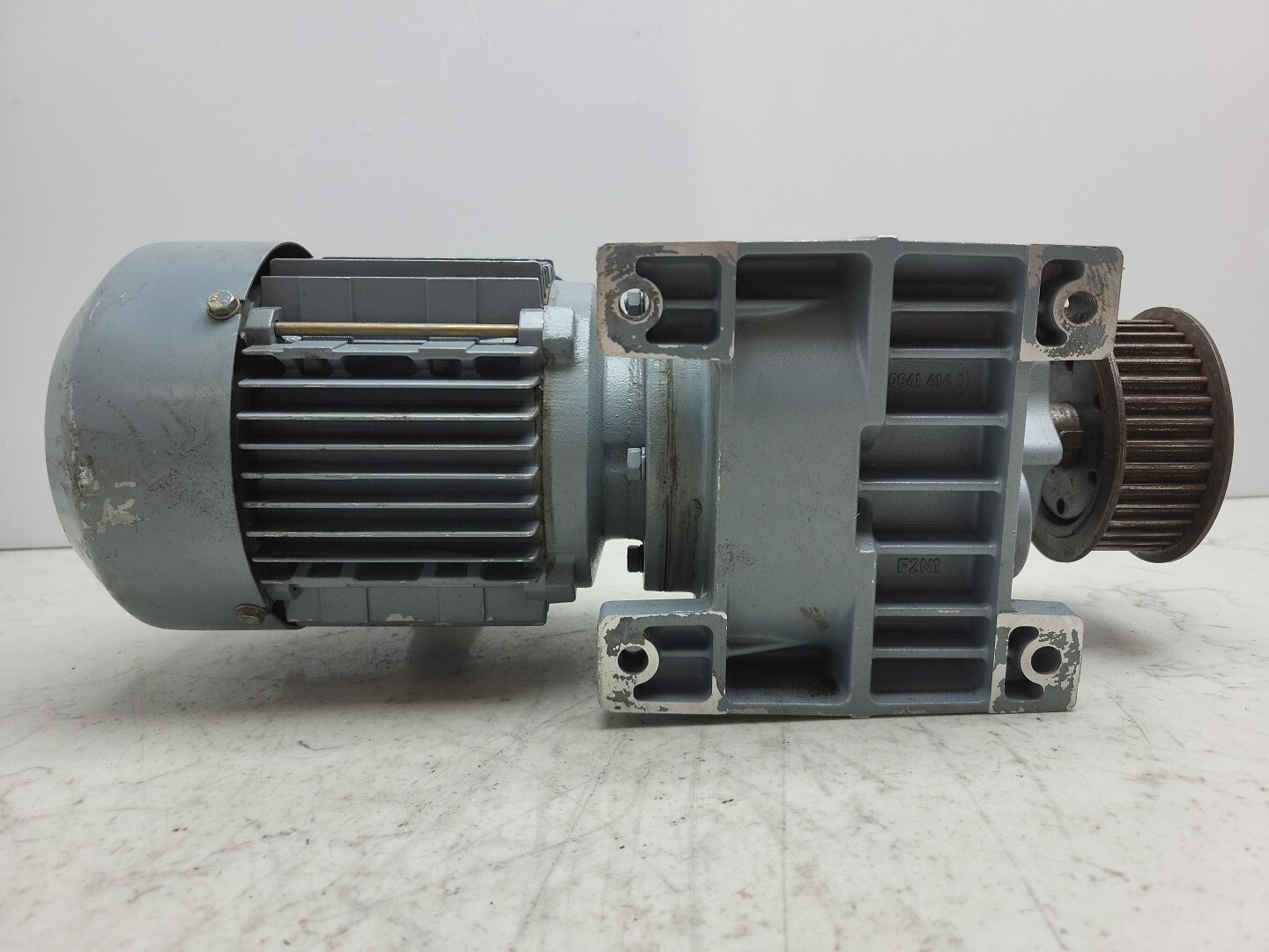 Sew Eurodrive R27DT71C4 Gear Motor .33 Hp Type R27 Gear Reducer 48.17:1 Ratio