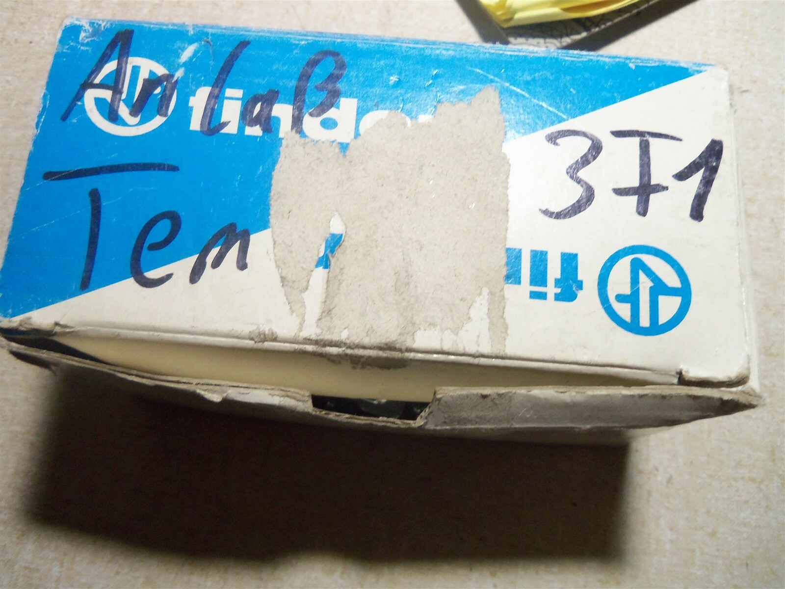 NEW Finder 90-21 Clamp Terminal Sockets 3CO-3PTD, Box of 100 *FREE SHIPPING*