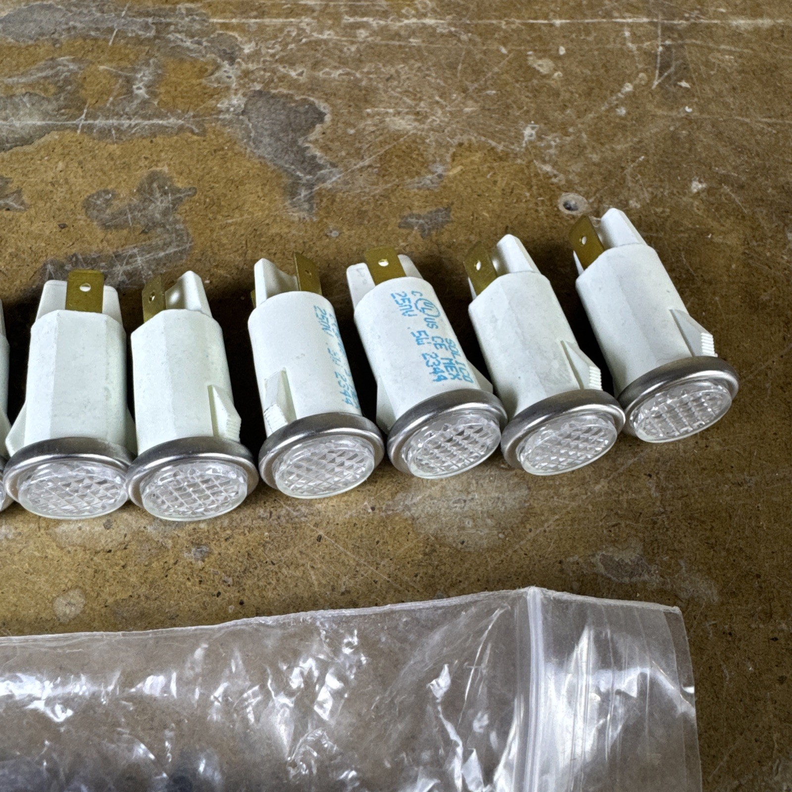 Bloomfield 8718-31 Equivalent Signal Light; 1/2″; Green; 125V 10 Pack New