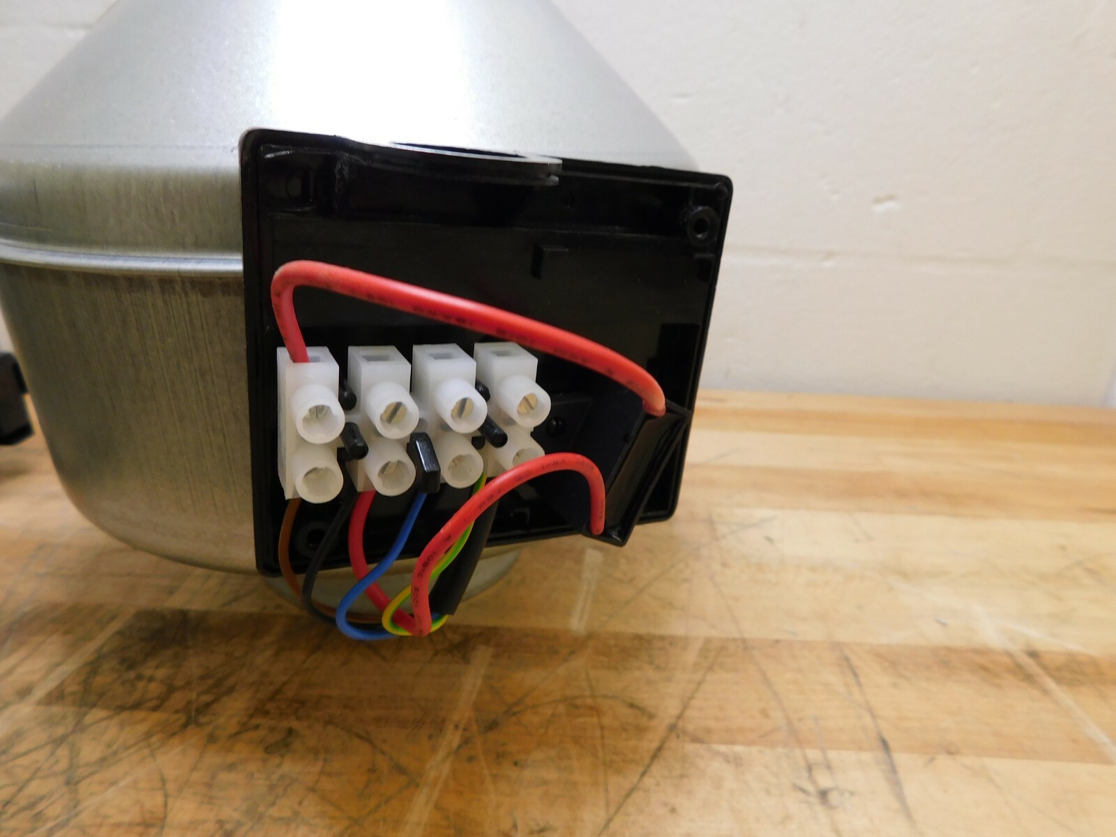 Fantech Enclosed Exhaust Fan 4″ Blade Direct Drive 0.027 hp 100 CFM PB110