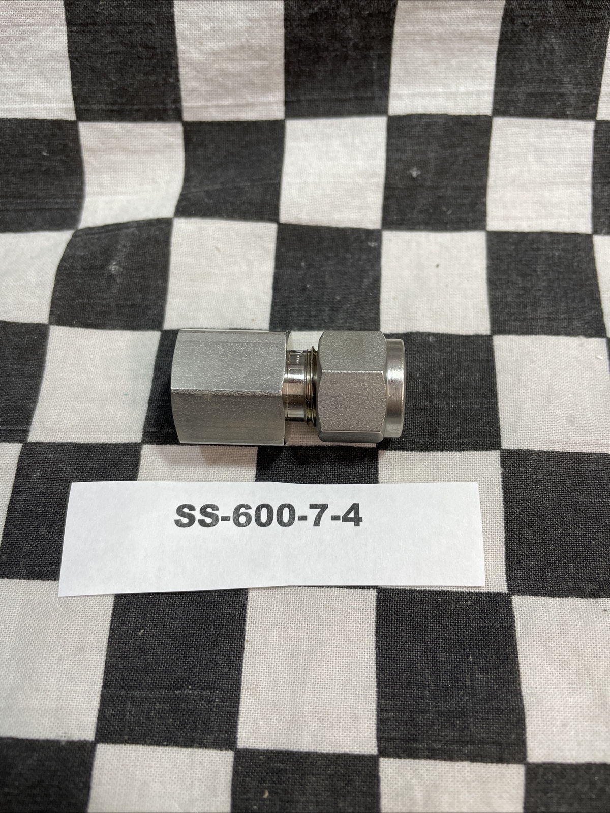 SWAGELOK Male Run Tee SS-600-3TMT SS-400-3-4TTF SS-600-7-4 LOT OF 4 SHIPSAMEDAY