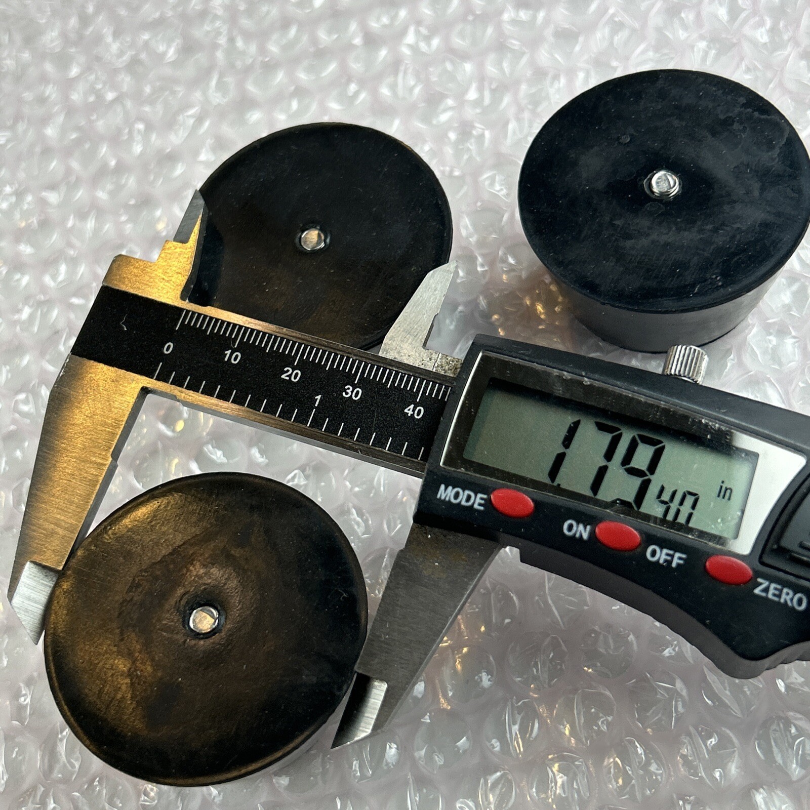 Shimadzu, (3) Rubber Feet for UV-2101PC