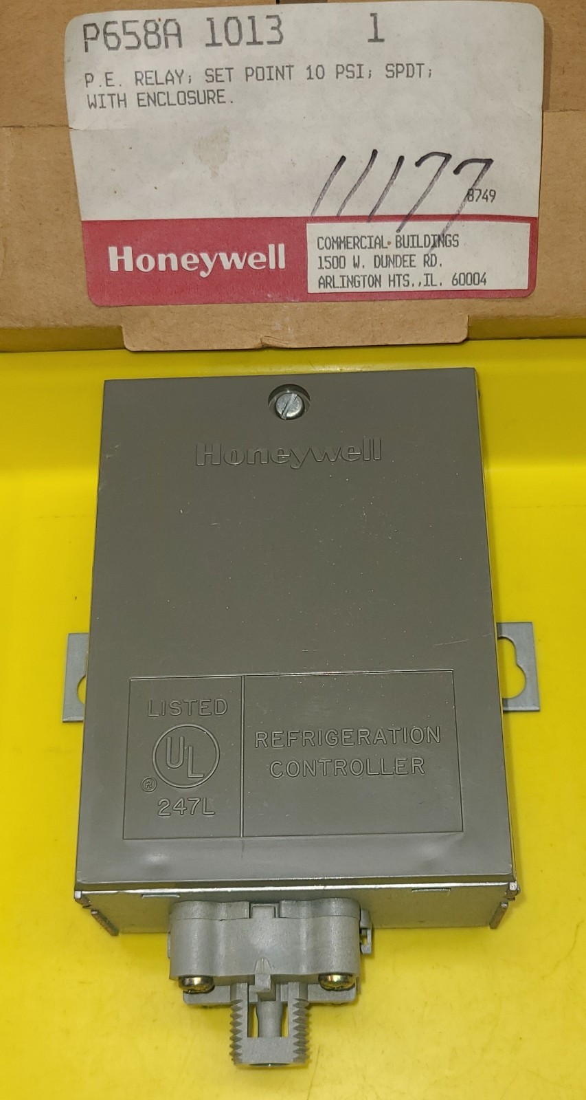 Honeywell P658A-1013 Pneumatic-Electric Switch: Dual Function, 2 psi to 24 psi