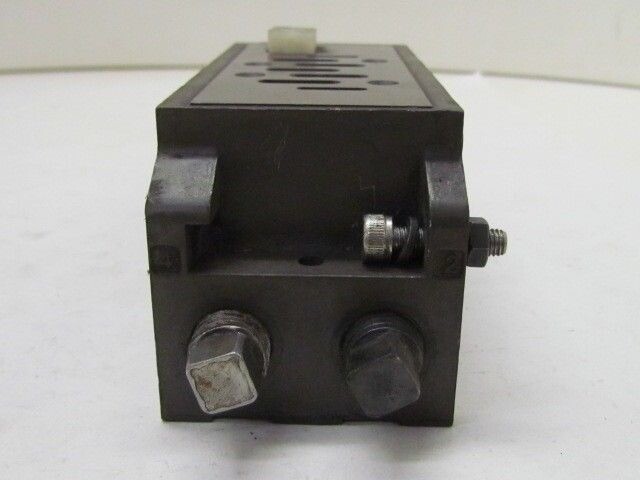 Numatics ISO 5599/II Manifold Base Block Plug-In 1/4″ NPT Ports NON “Z” Board