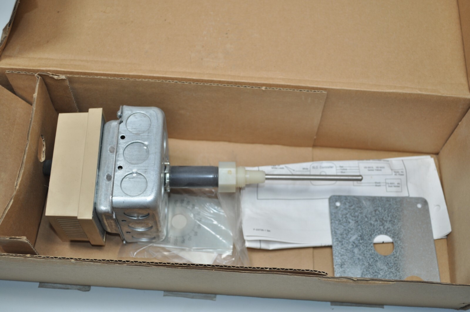 NEW INVENSYS T.A.C Proportional Temperature Controller 6″ Probe SLC-8324 0 0 1