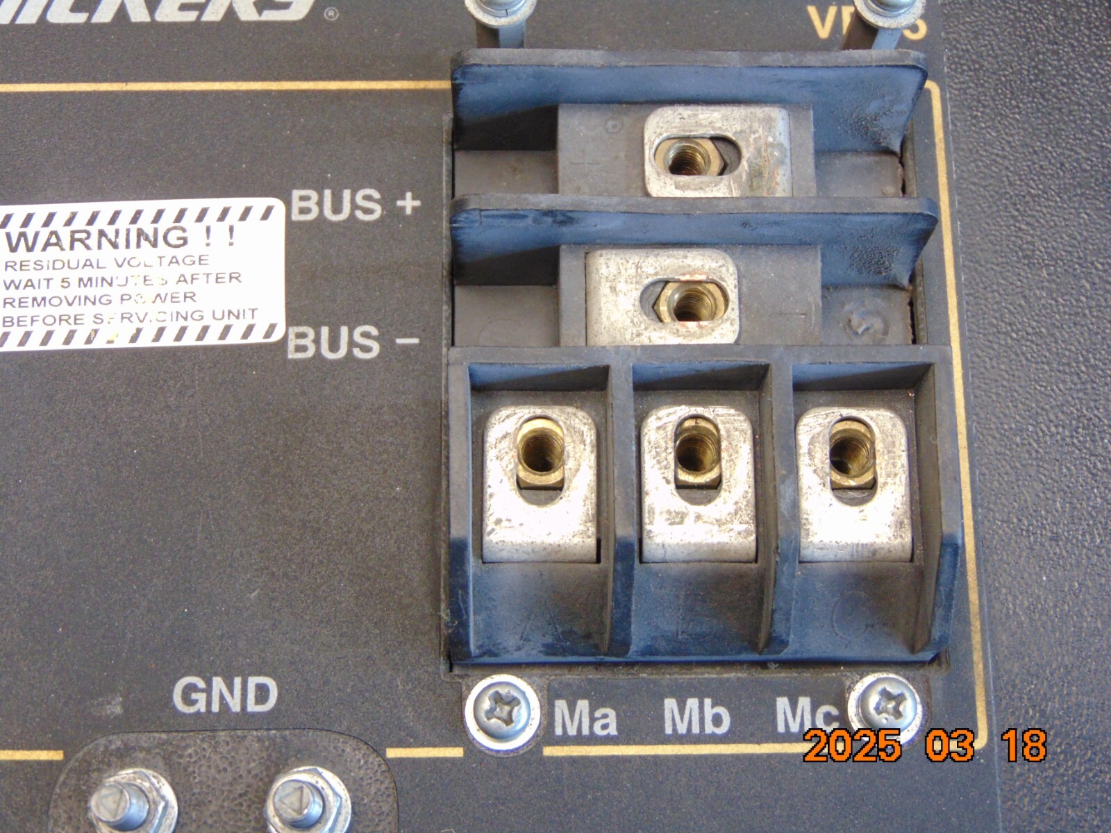 VICKERS VFS5-275-00 2604A DRIVE missing screws