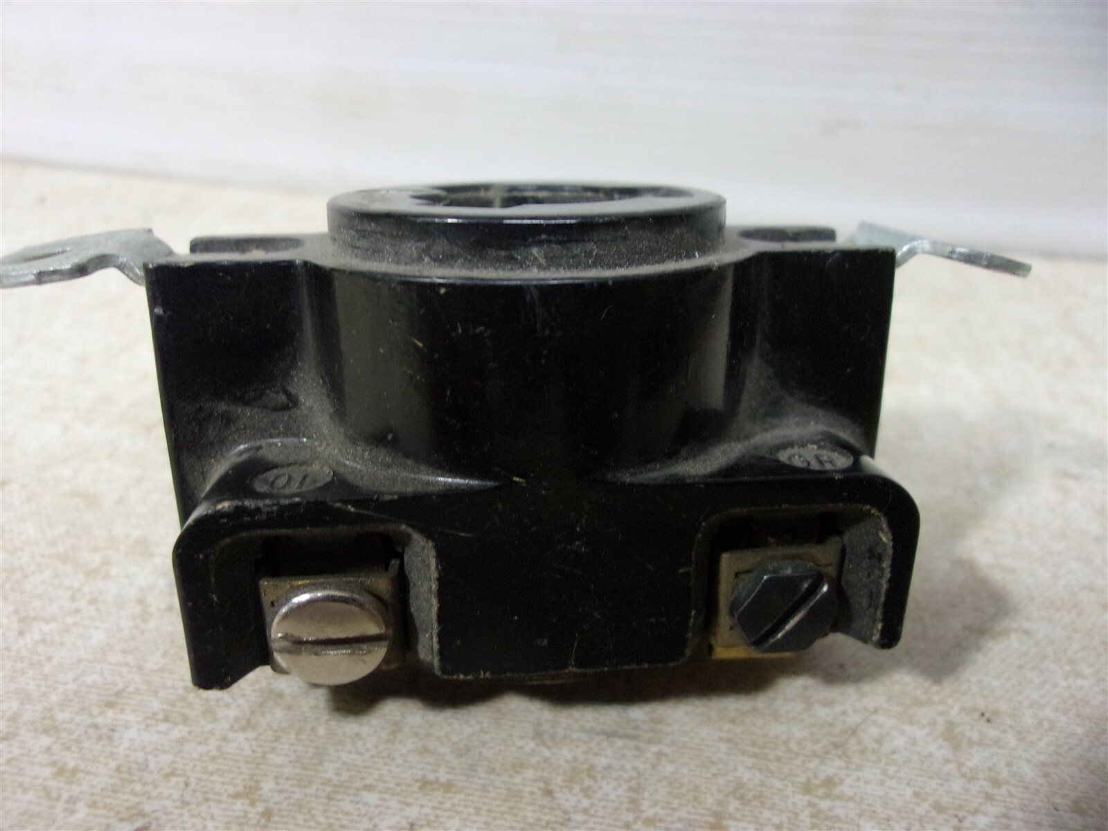 Hubbell Hubbellock 20A 125VAC Hospital Grade Outlet *FREE SHIPPING*