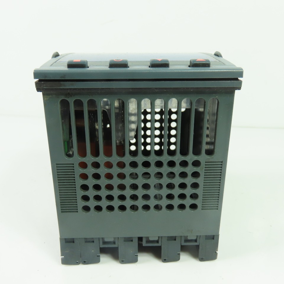 Eurotherm 2204E/CC/VH/H7/RH/RF/RF/XX/2YM/ENG/XXXXX/XXXXXX Temperature Controller