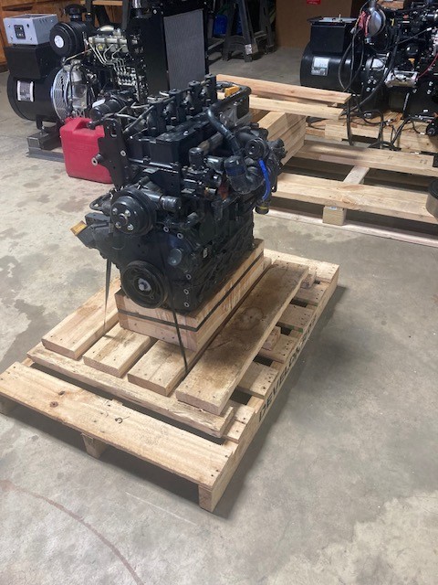 NEW BOBCAT DOOSAN HYUNDAI DM02 D24 DIESEL ENGINES FOR BOBCAT SKID STEERS