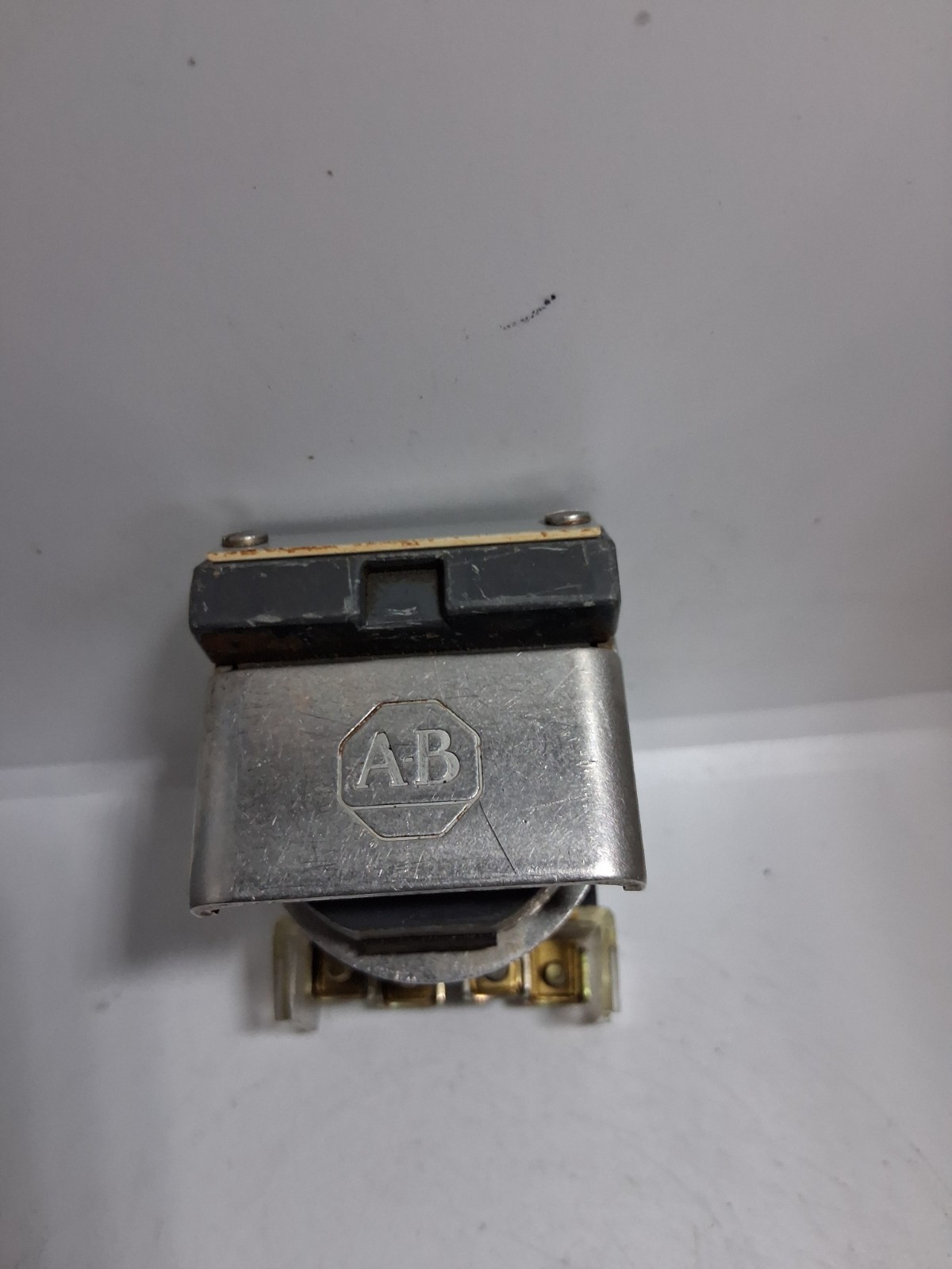 ALLEN BRADLEY 800H-WK42A PUSHBUTTON FLIP LEVER 1NO/1NC