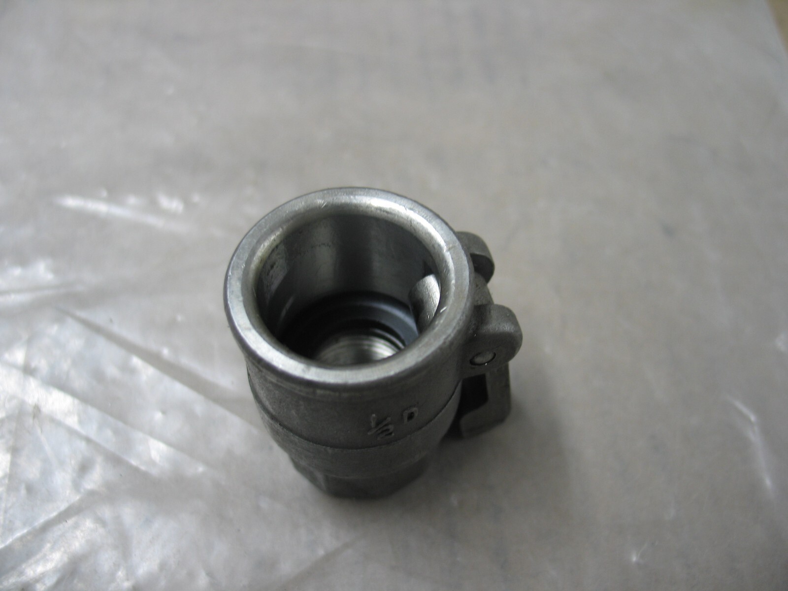 EVER-TITE 1/2B CAM & GROOVE SOCKET SS FITTING WITH 1/2″ FNPT THREAD P9562