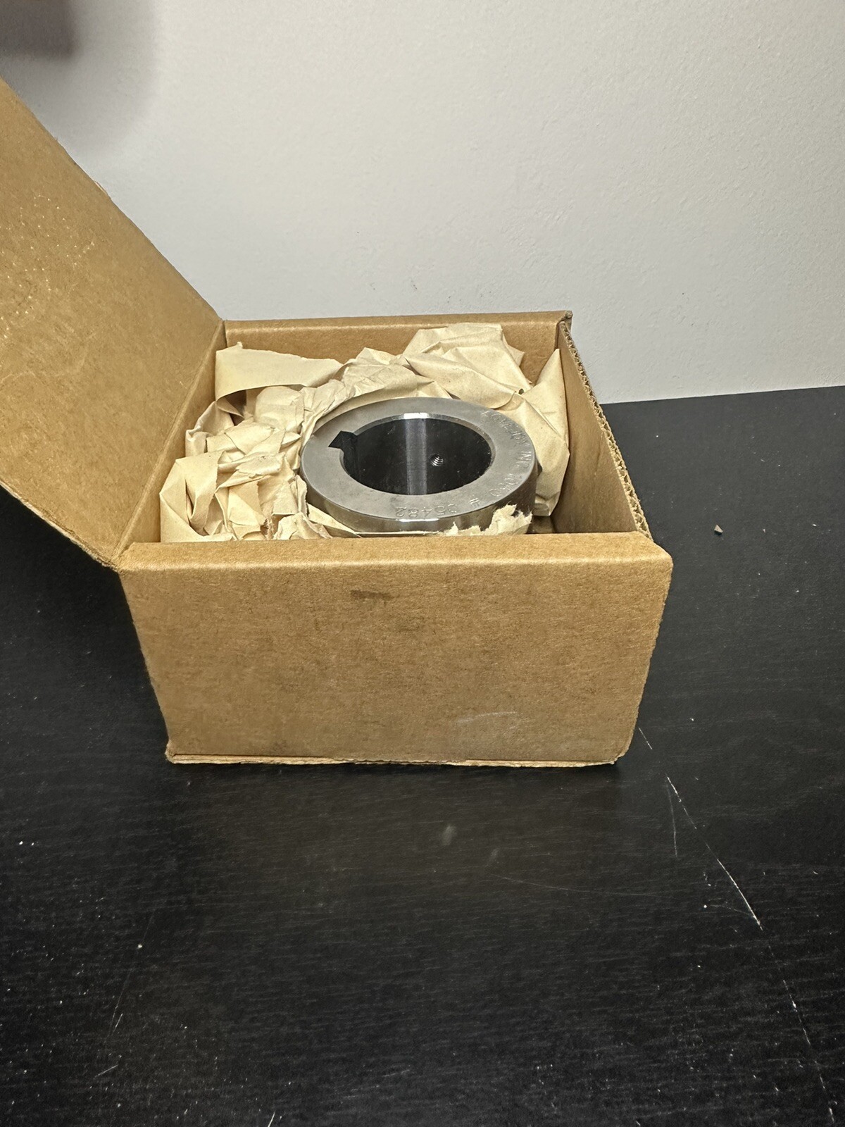 LOVEJOY 1050 HUB 1-5/8 3/8X3/16KW 69790405482 NEW IN BOX g6