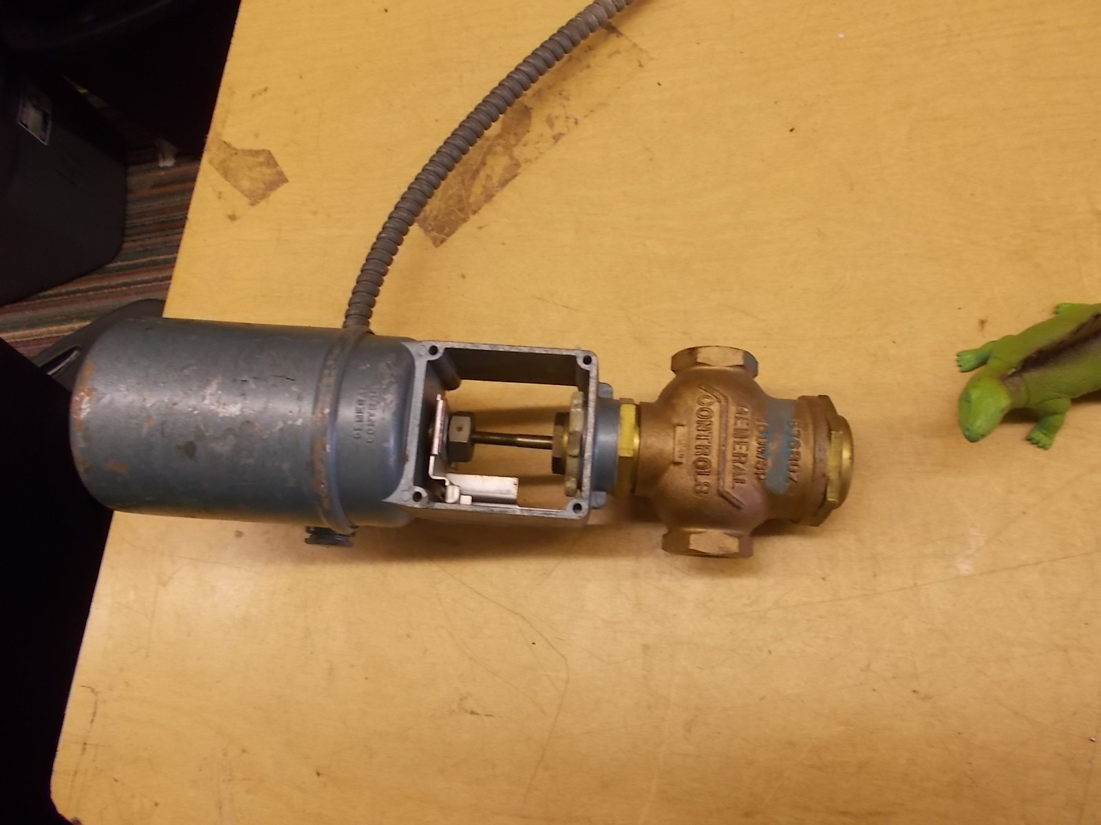 General Controls Hydramotor H01A232 HOV1A107 Type HO 120V Valve V2H72E