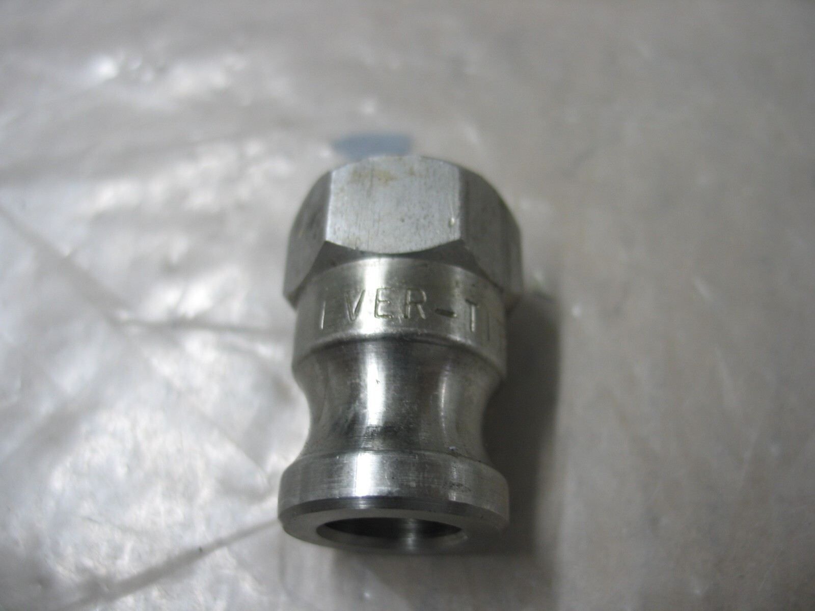 EVER-TITE 1/2B CAM & GROOVE MALE SS FITTING WITH 1/2″ FNPT THREAD P9563