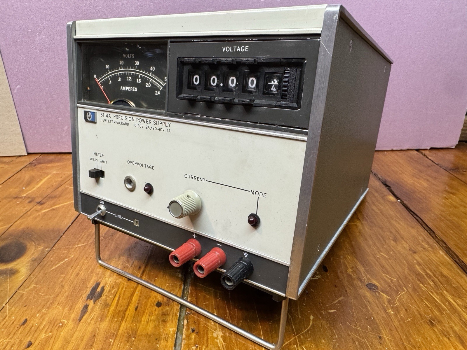 HP Hewlett-Packard 6114A Precision DC Power Supply 0-20V 2A / 20-40V 1A