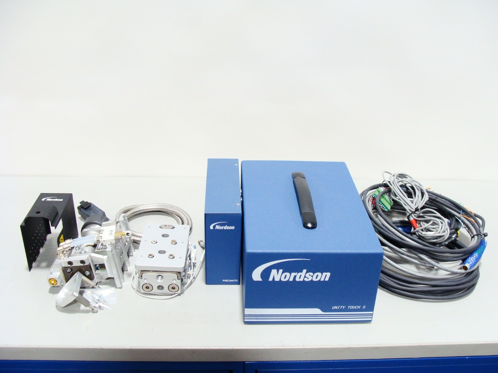 Nordson EFD Unity Touch S Controller w/ Pneumatics & IC30 Dispense Head, Cables