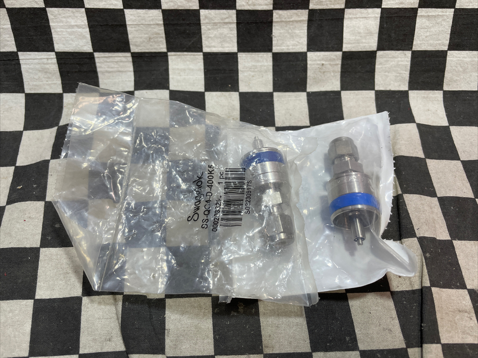 2x SWAGELOK Quick Connect Stem with Valve 1/4″, Blue Key, SS-QC4-D-400K5 #B2C