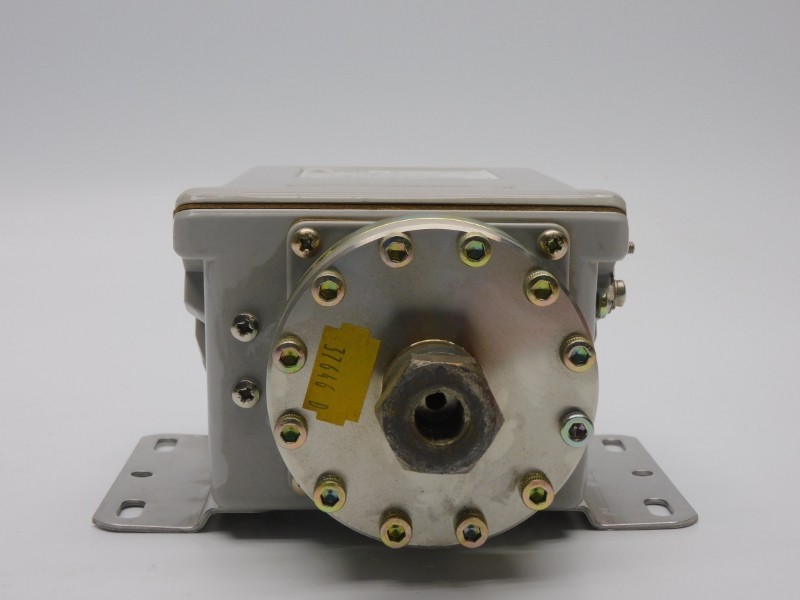 DELTA CONTROLS LIMITED W2041GG302A 250VAC 5A NSNP