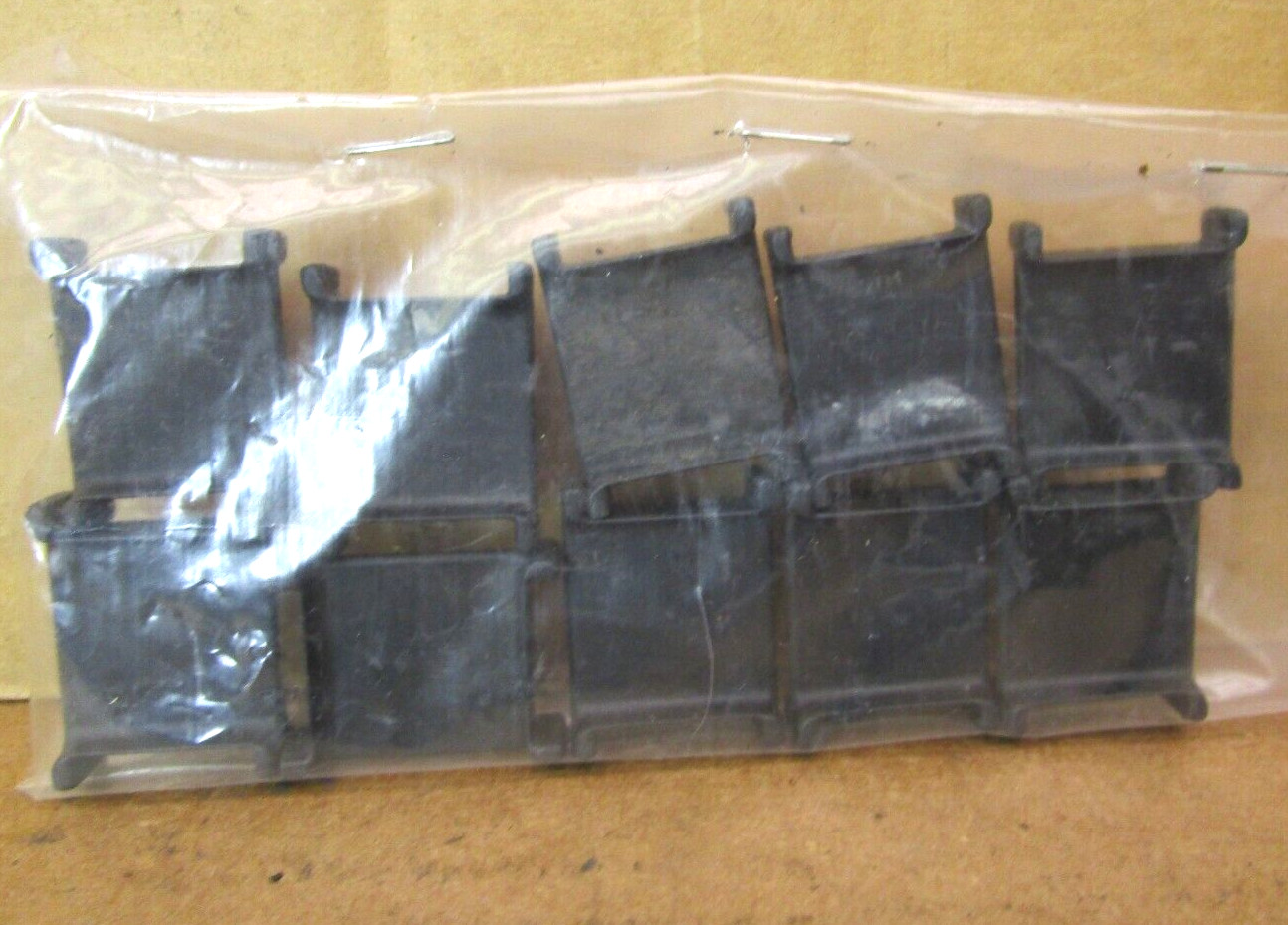 Igus 201 Black Vertical Separator Lot of 10 Pieces 50178HM