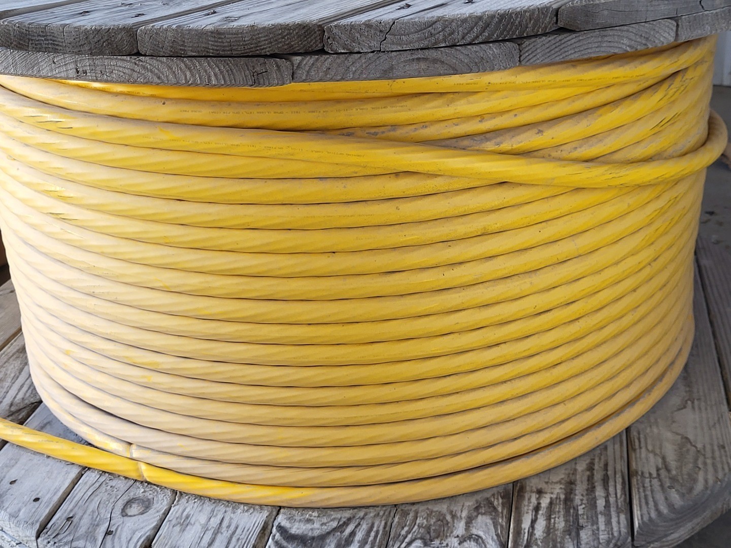 SURPLUS NEW 2001 Corning 144R81-T3131-24 Tight-Buffered Fiber Optic Cable