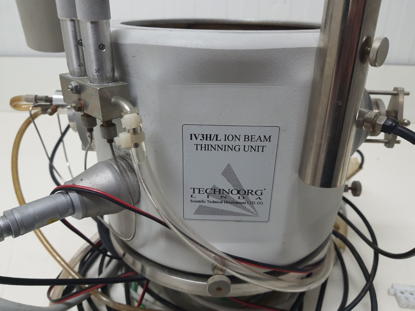 linda technoorg Pfeiffer IV3H/L ion beam thinning Mill milling unit iv3