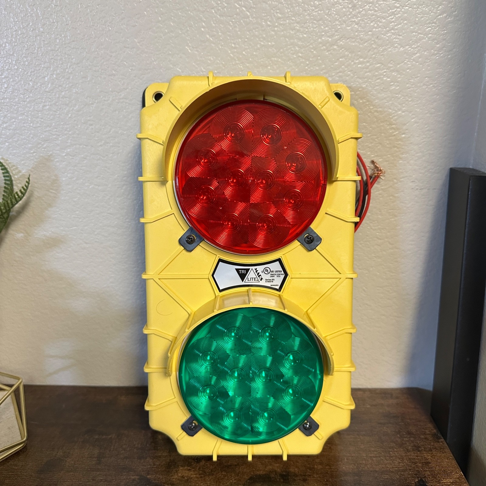 Tri Lite SG10-24RG-LED Truck Light Assembly Yellow Body 24V LED Red Green Light