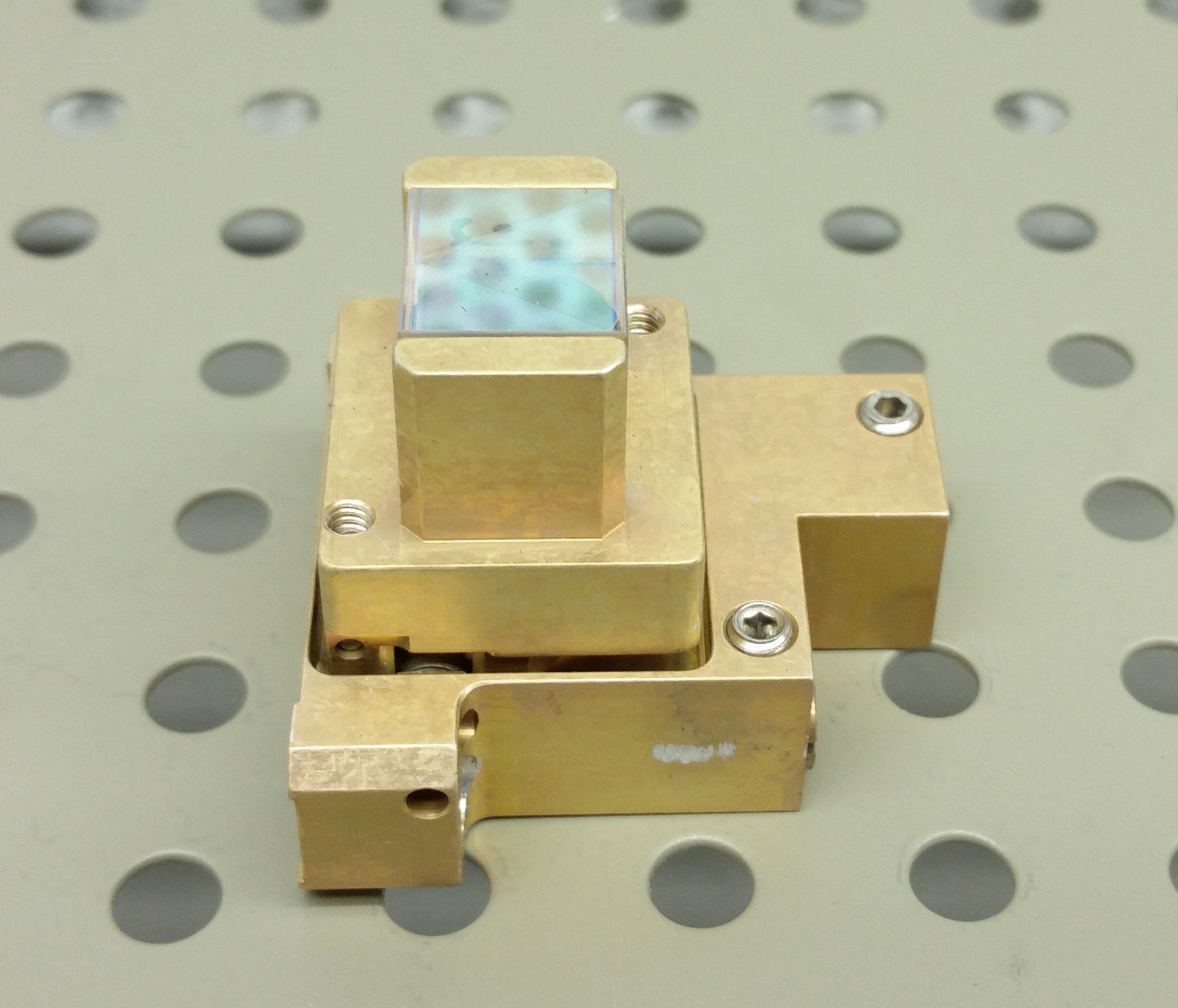 Thorlabs 1/2″ Polarizing Beamsplitter Cube 900–1300nm & Laser Optic Mount Adjust