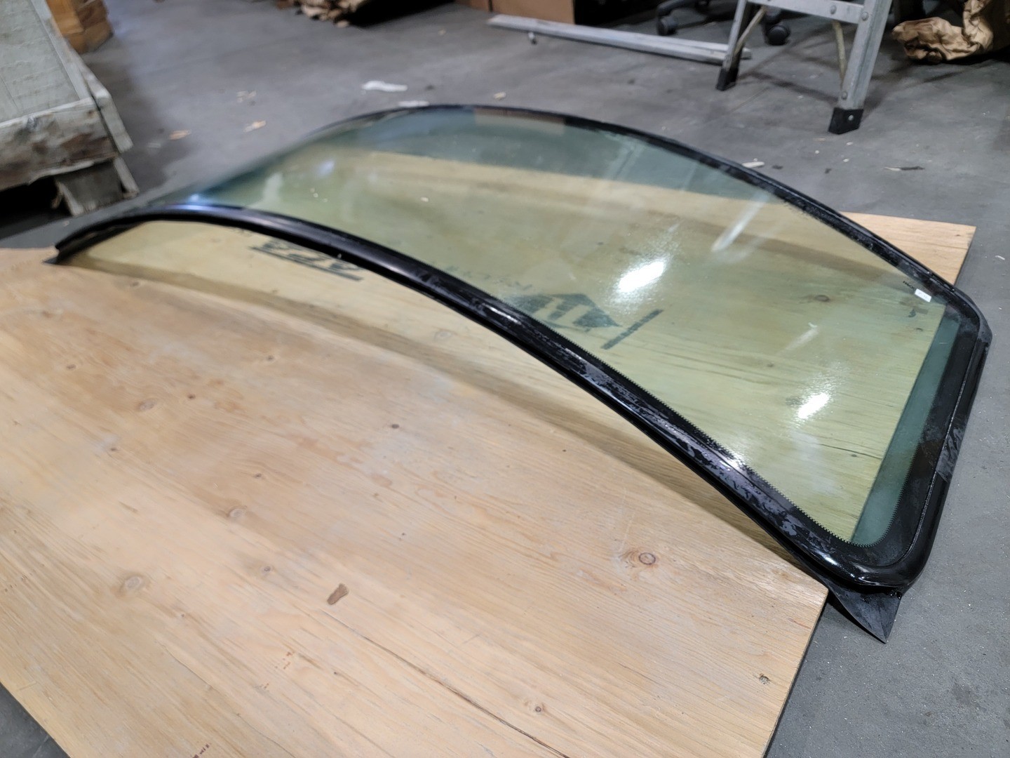 SURPLUS NEW Peterbilt R44-6059-5 Glass – Windshield – Transportation