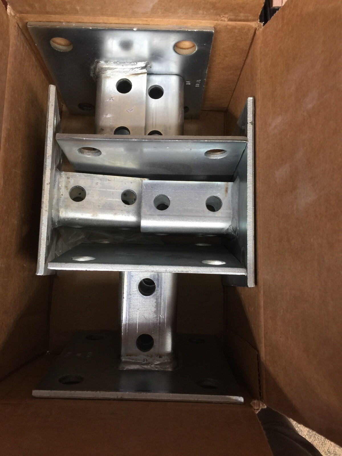 (6) PHOENIX P14 0000EG 4 HOLE SQ. 3-1/2″ POST BASE SINGLE CHANNEL EG
