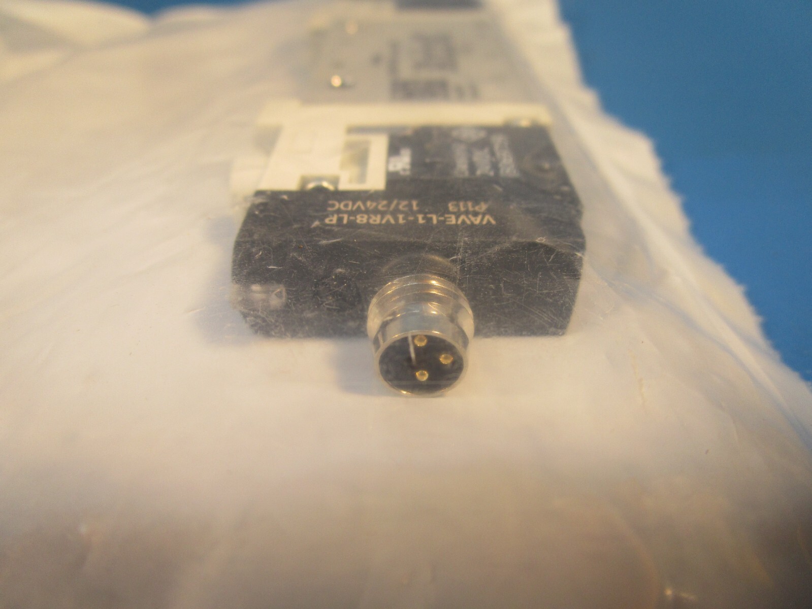 Festo VUVG-L10-P53C-T-M7-1R8L, 574223 Solenoid Valve 5/3-way