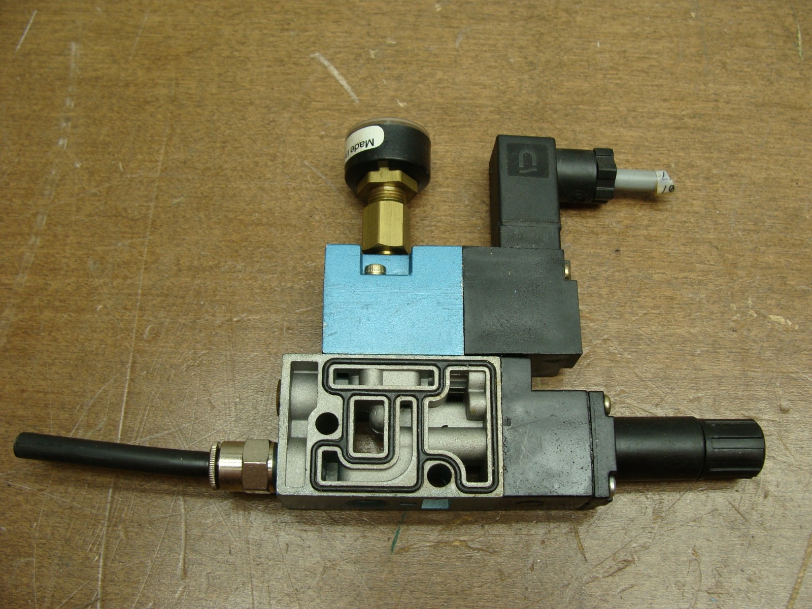 MAC SOLENOID VALVE 45A-MAJ-DDAJ-1KJ 24VDC 5.4W VAC TO 120PSI W/PNEUMADYNE GAUGE