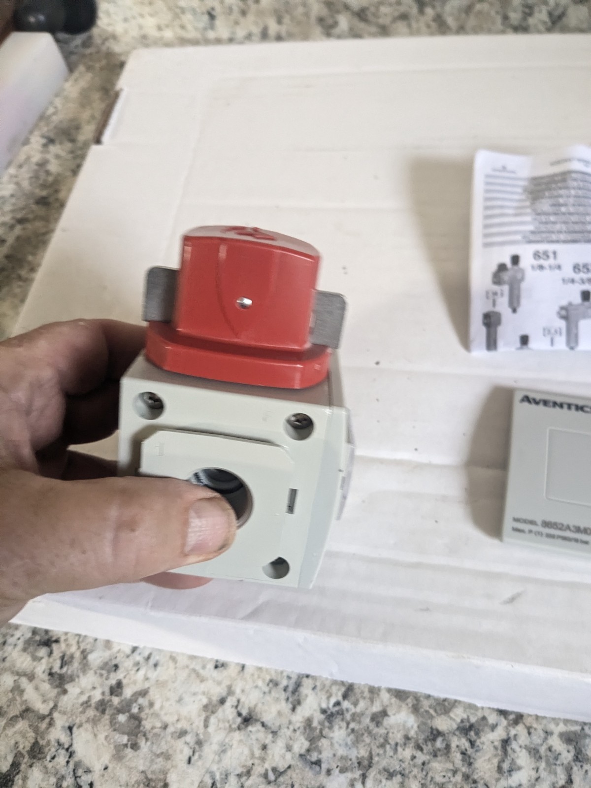 NUMATICS Aventics Shut Off Valve 1/2 in NPT, 1/2 in NPT 8652A3M04FA 232 psig New