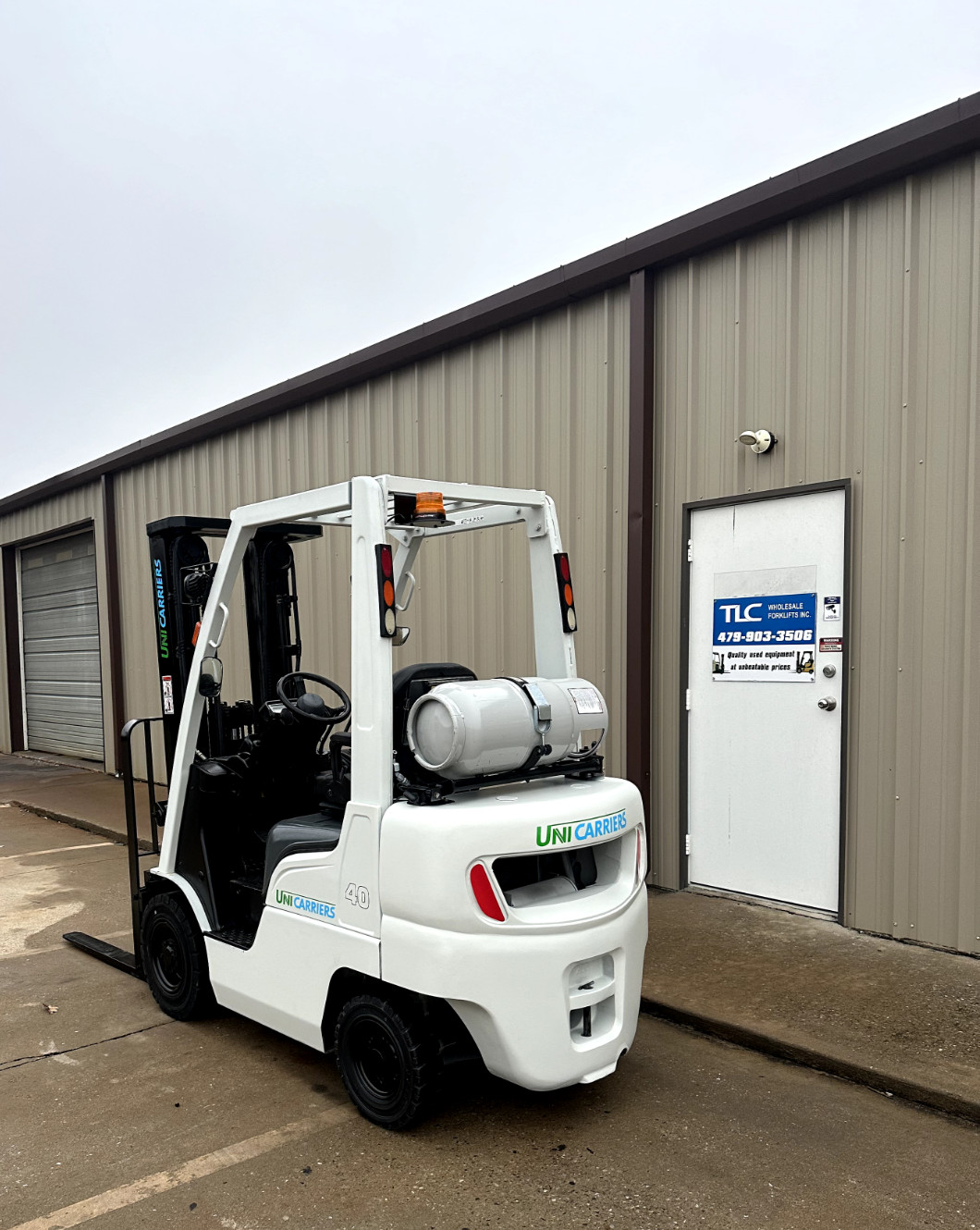 2015 Unicarriers Propane Forklift 4000 lb Triple 187″ with Sideshift – 2835 hrs