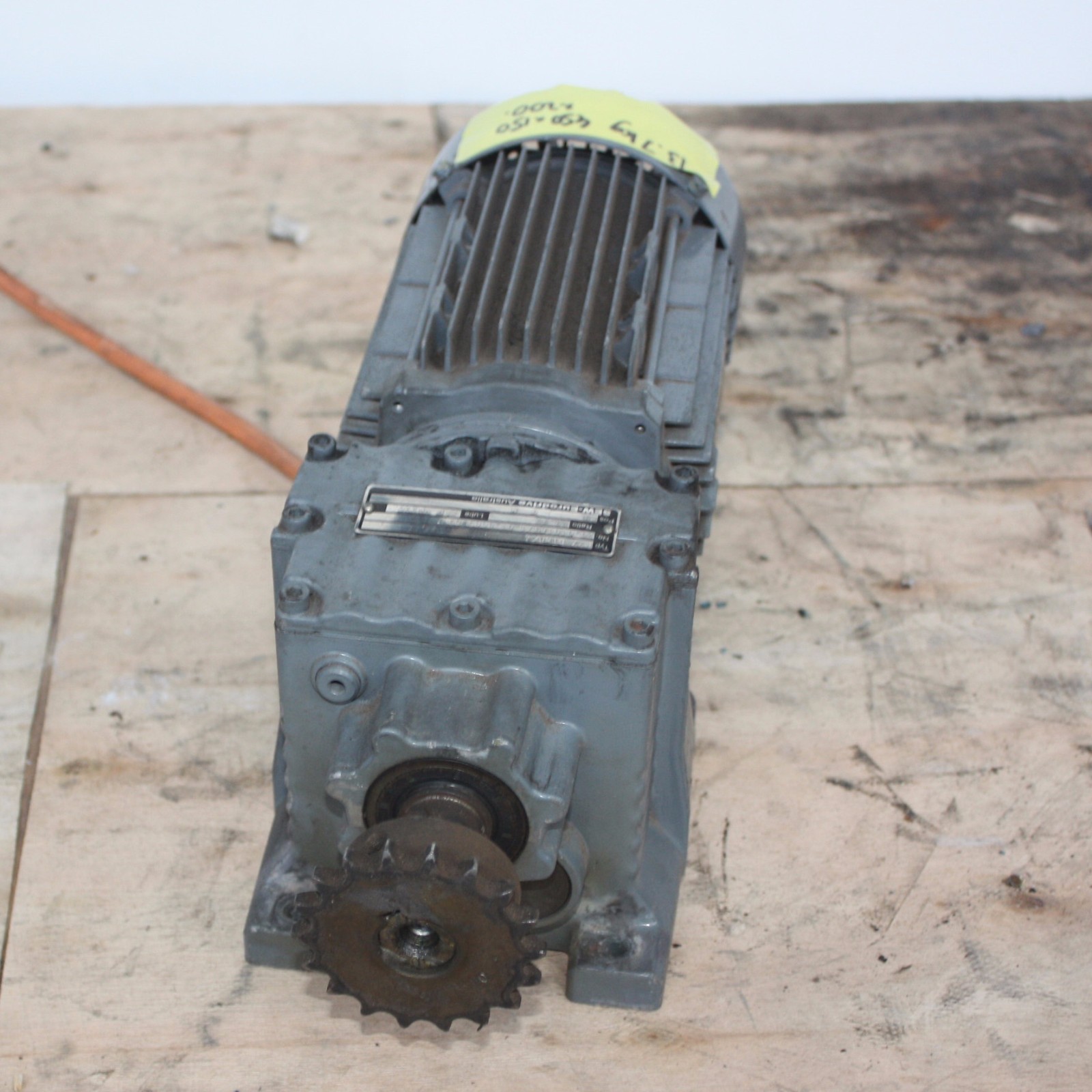SEW Eurodrive R27 DT80K4 gear electric motor 0.55KW ratio 22.32:1