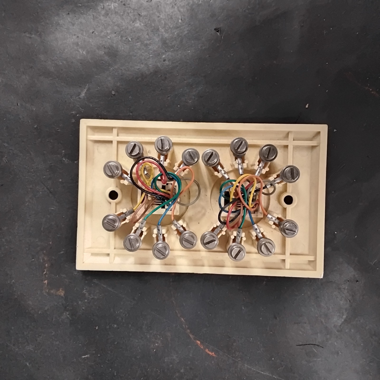 TELEPHONE 16-CONDUCTOR MODULAR WALL PLATE ($8.50 OBO)