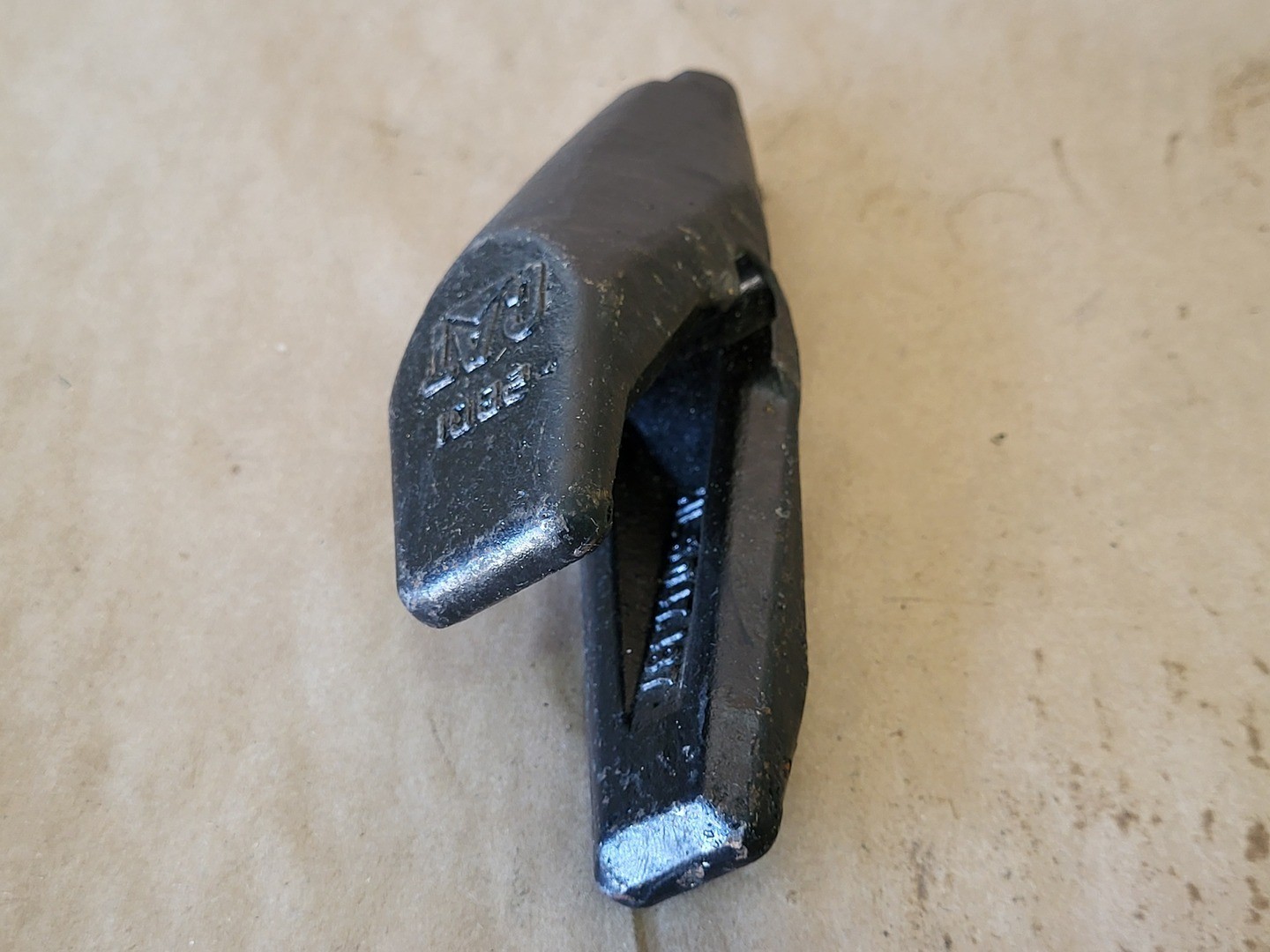 SURPLUS NEW Caterpillar Bucket Tooth Adapter HL6047.487 (Box of 6) – Parts