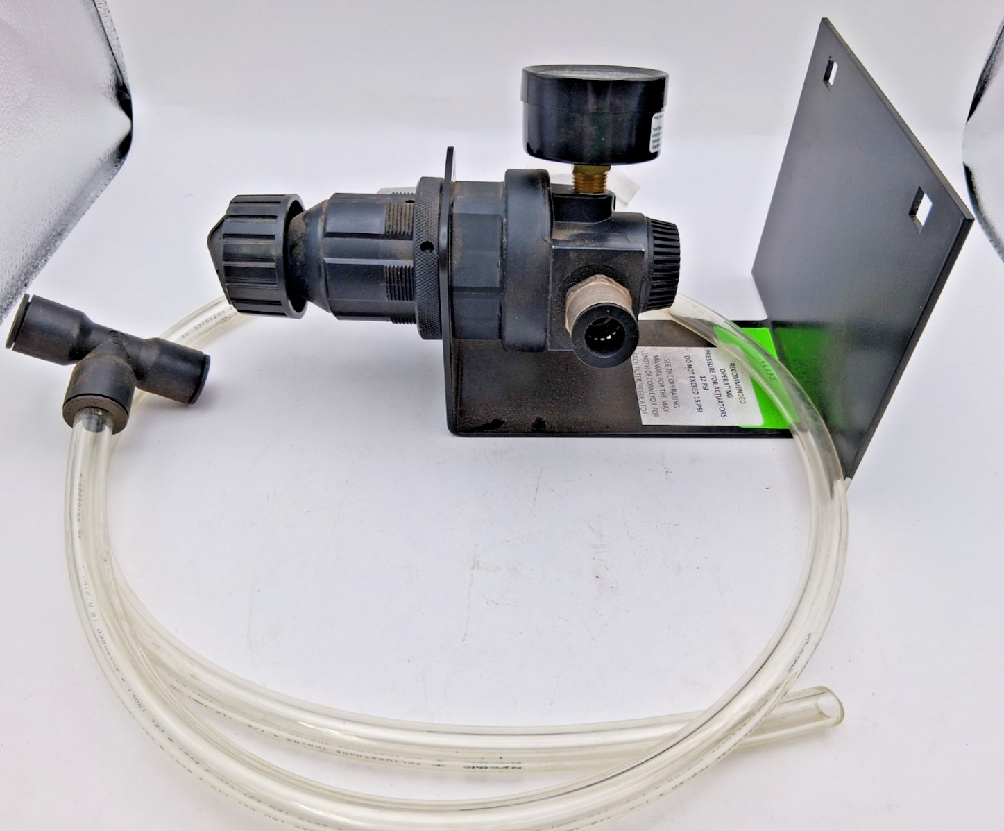 MP R100-2SR426 Regulator with Gauge