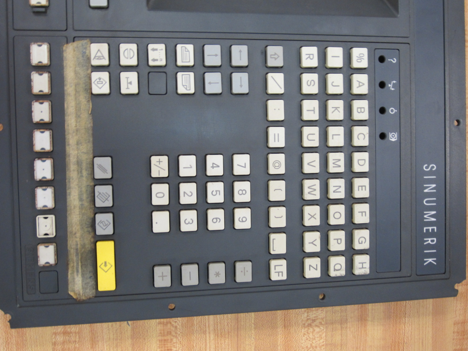 Siemens 6FC3988-7FB20 SINUMERIK 880 12″ Operator Panel/Keypad Panel Only