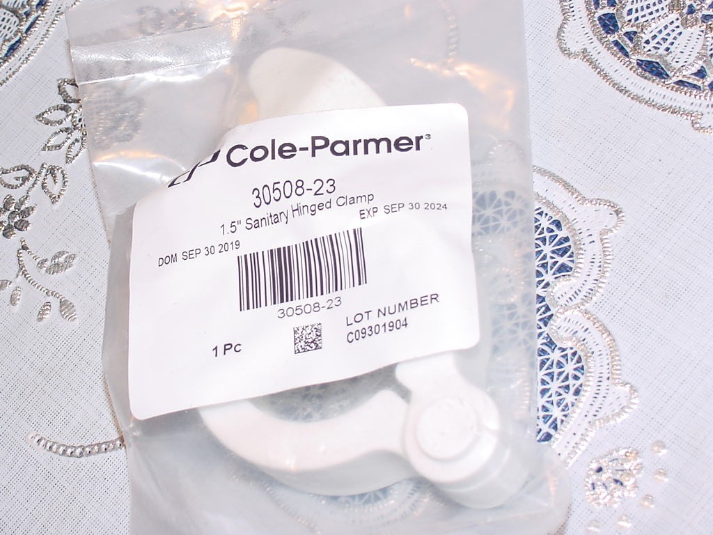 Cole-Parmer 30508-23, 1.5-inch Non-Metallic Sanitary Hinged Clamp, Nylon, NEW