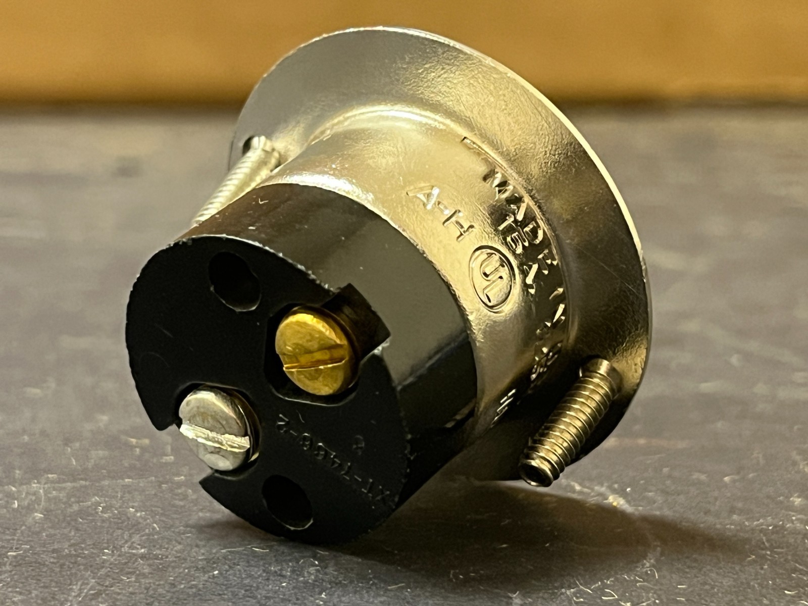 Arrow Hart Midget Hart-Lock Flanged Inlet P/N 7466A New 15A 125V Male 2 Wire