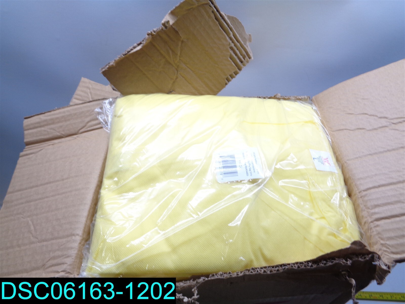 QTY=50: Disposable Lab Coats Polypropylene No Pockets 44″L 730361202798