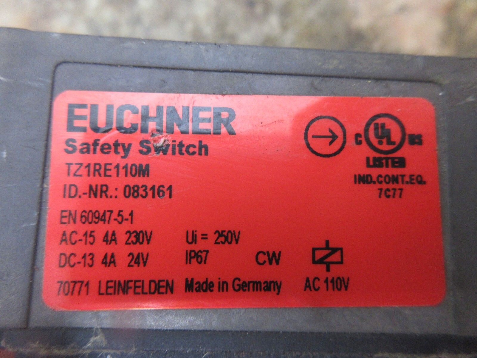 EUCHNER TZ1RE110M ID. NR. 083161 EN 60947-5-1 LIMIT INTERLOCK SWITCH