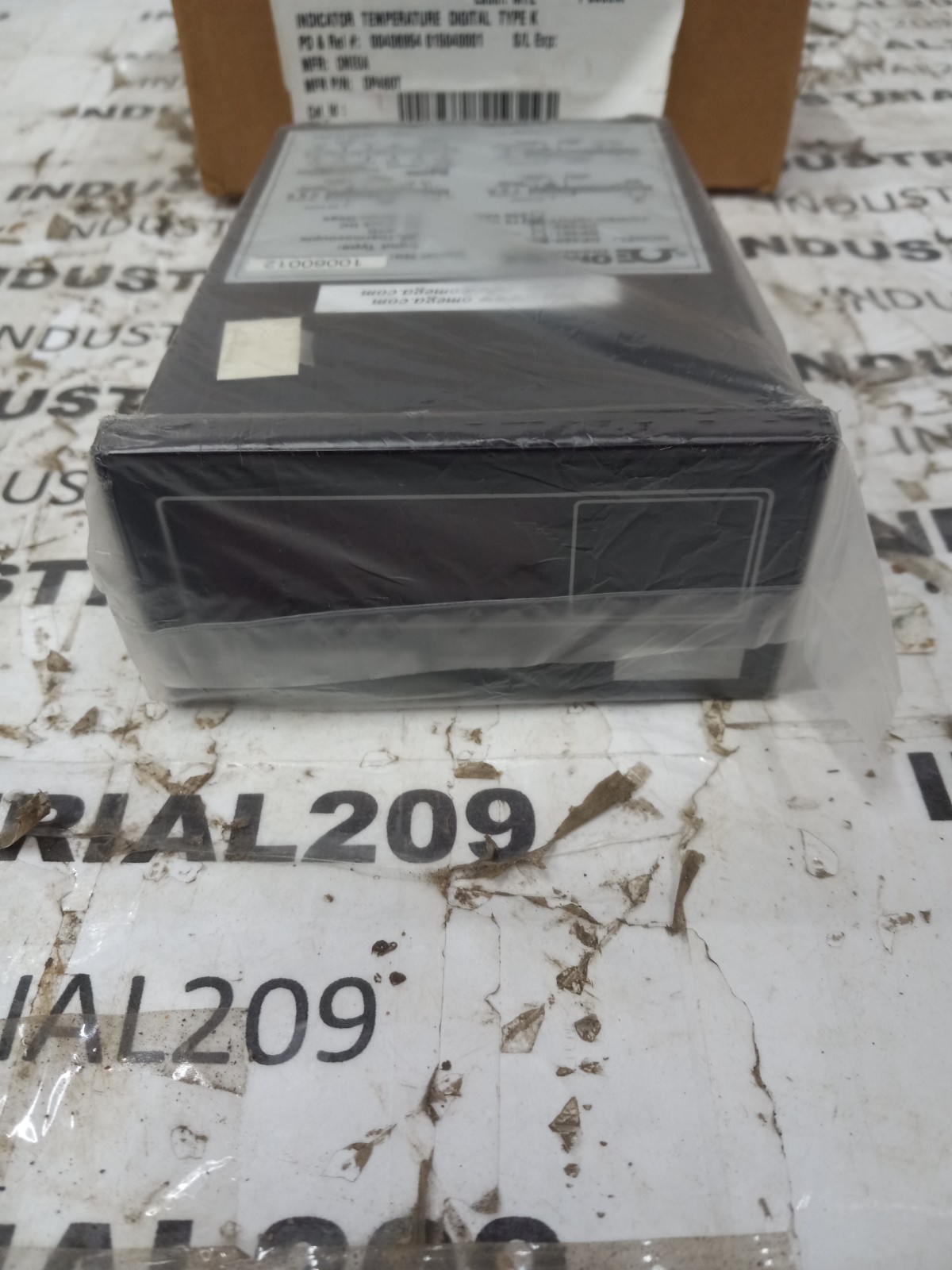 OMEGA DIGITAL TEMPERATURE INDICATOR DP460T