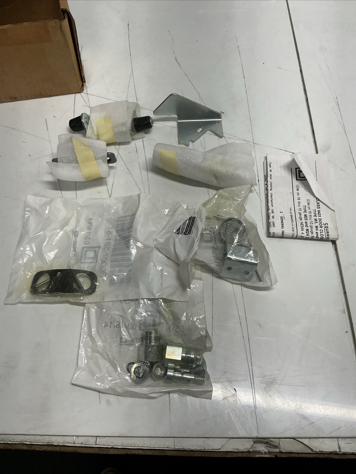 NIB Square D Door Closing Mechanism 9423M4 Ser C Z-868