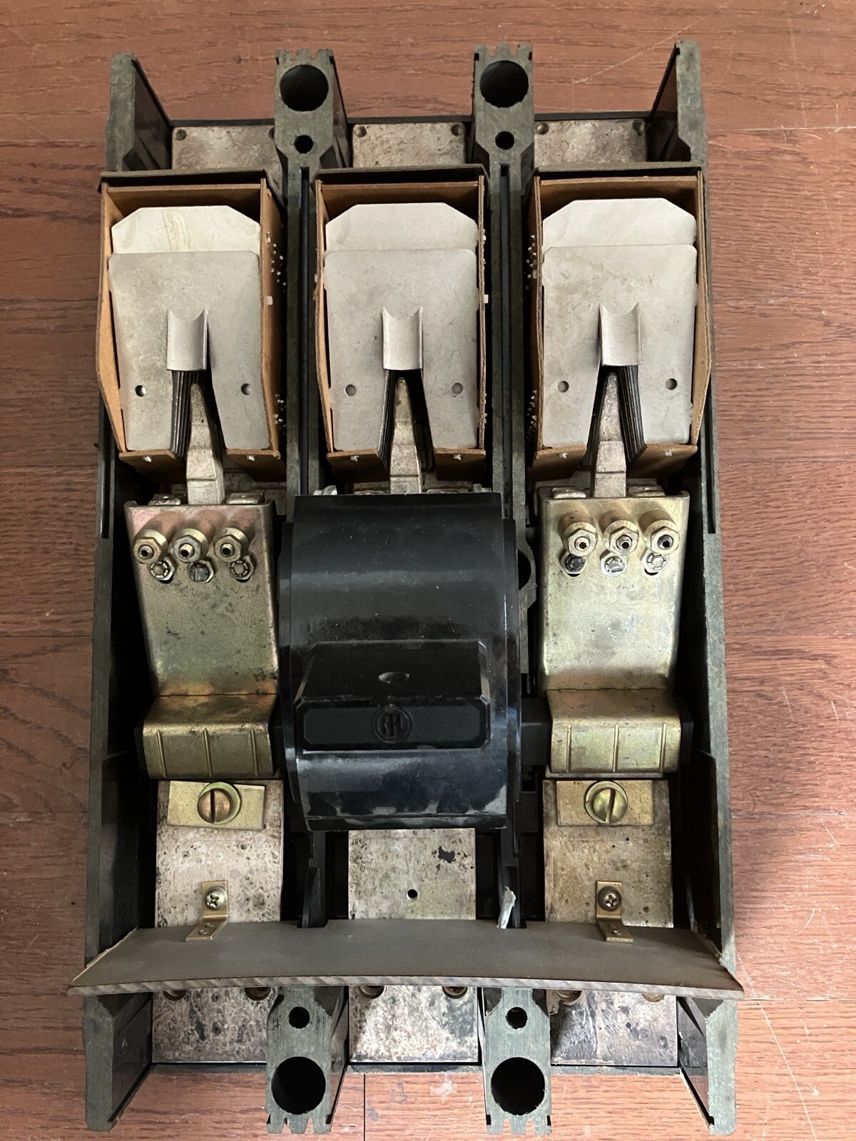 NEW ITE GOULD 800 AMP CIRCUIT BREAKER 600 VAC 3 POLE KM3-S800