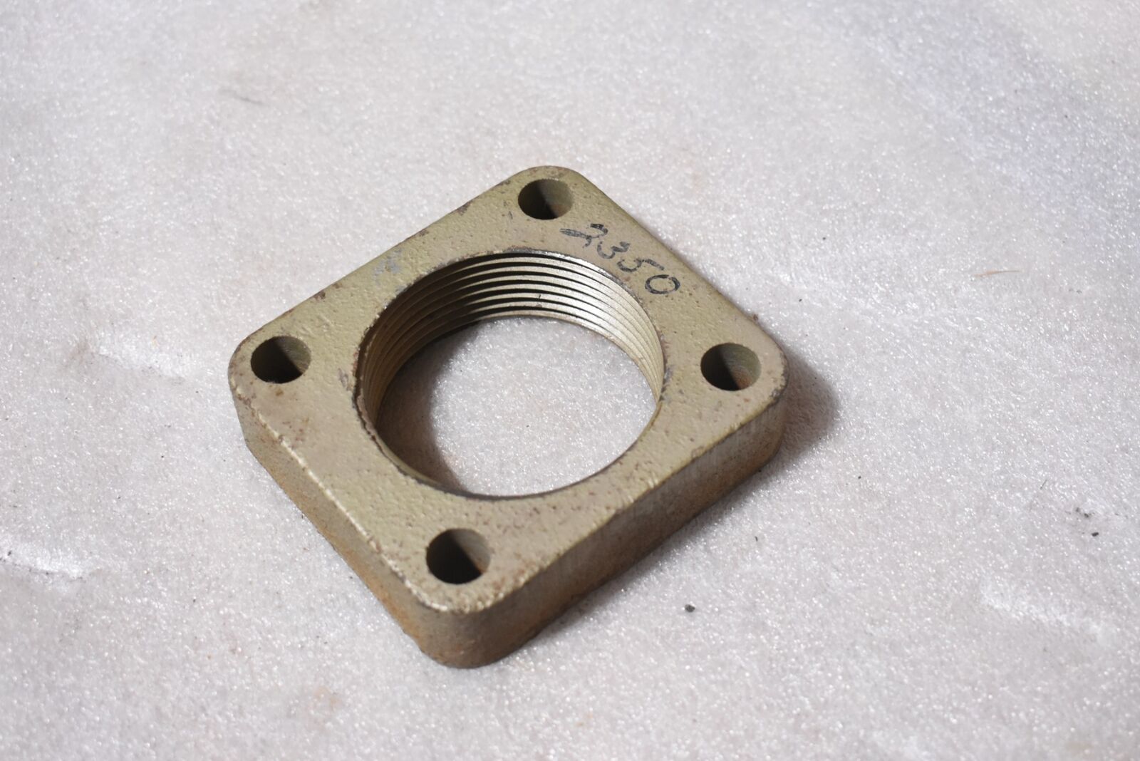 WWL 2350 SQUARE FLANGE MOUNT 2-1/2″ NPT, 3.67″ X 4″ X 1″
