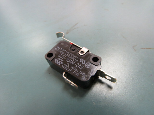 Omron Electronic Components D3V-164M-2A5 Qty of 12 per Lot SWITCH Switch sim ro