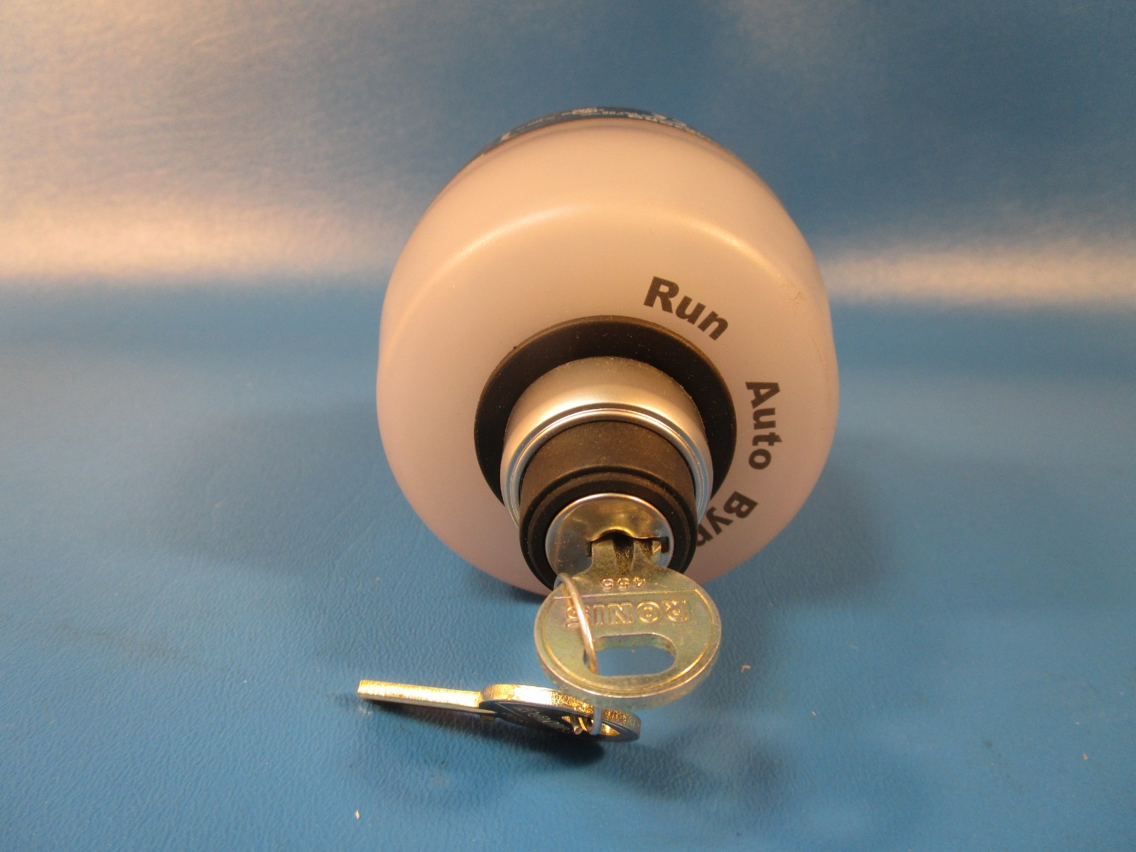 BANNER OS80K3MX3GRQ, Operator Station: Key Switch; 3-Position, On-Off-Momentary;