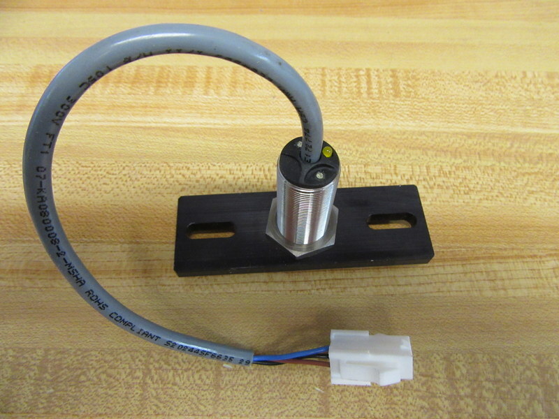 Turck 162K761H01 Sensor 10150528 W/Bracket